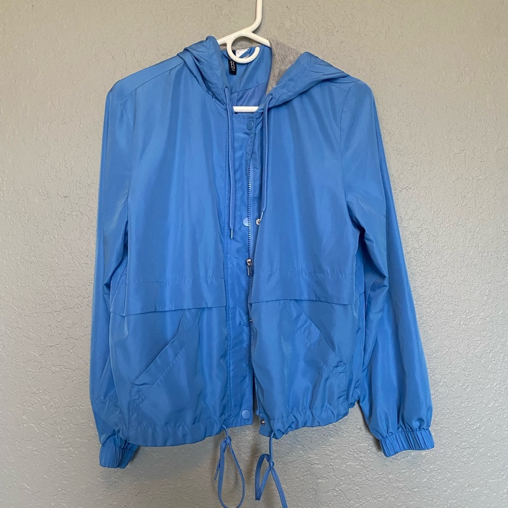Size small wind breaker, very light weight and comfortable